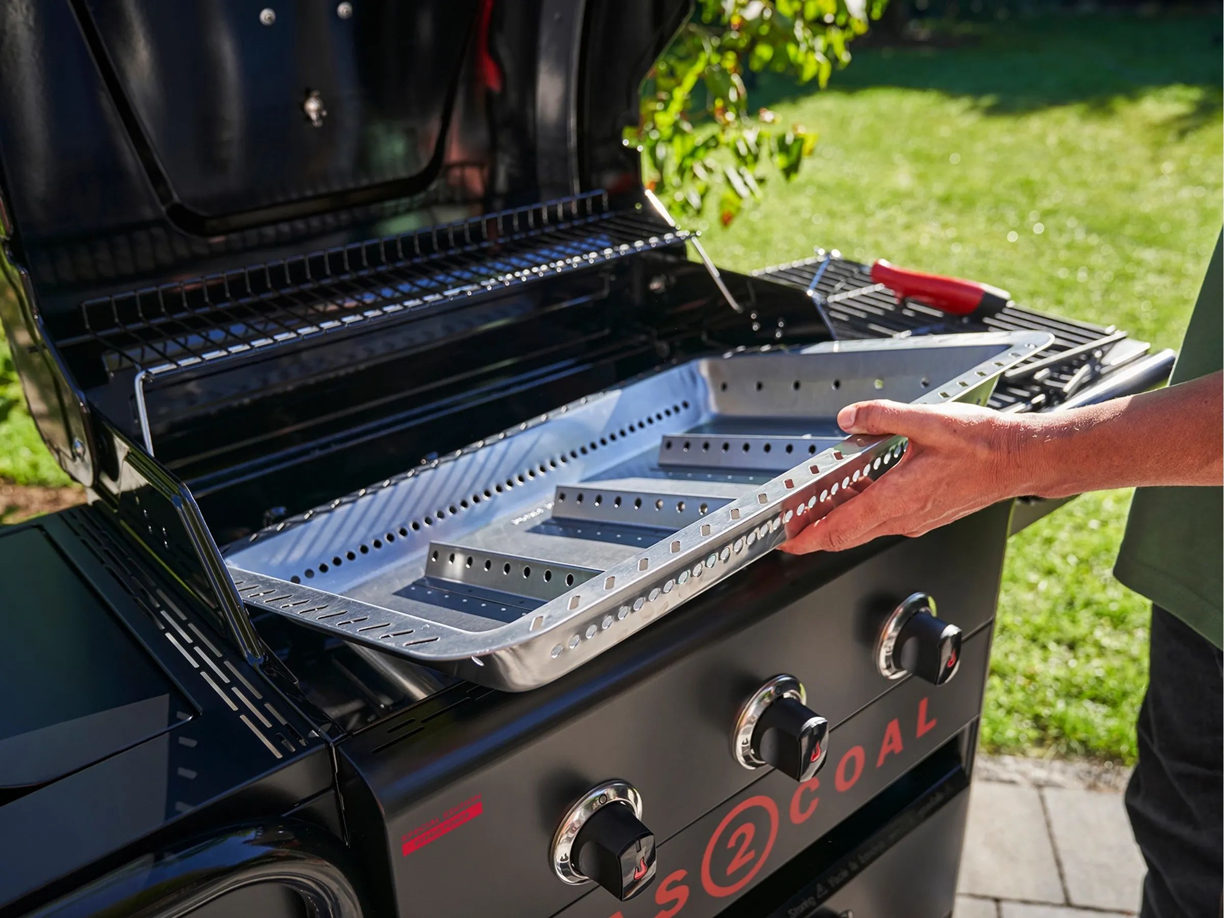 Char-Broil Gas & Holzkohle Hybridgrill Gas2Coal Special Edition 3 mit 3 Brennern – Bild 2