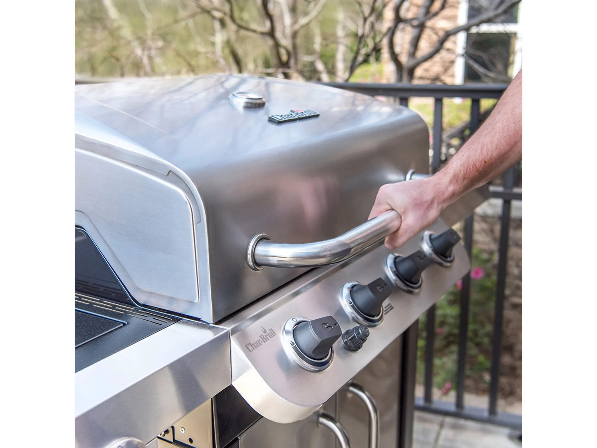 Char-Broil Gasgrill Convective 440 S mit 4 Brennern und Seitenkocher – Bild 2