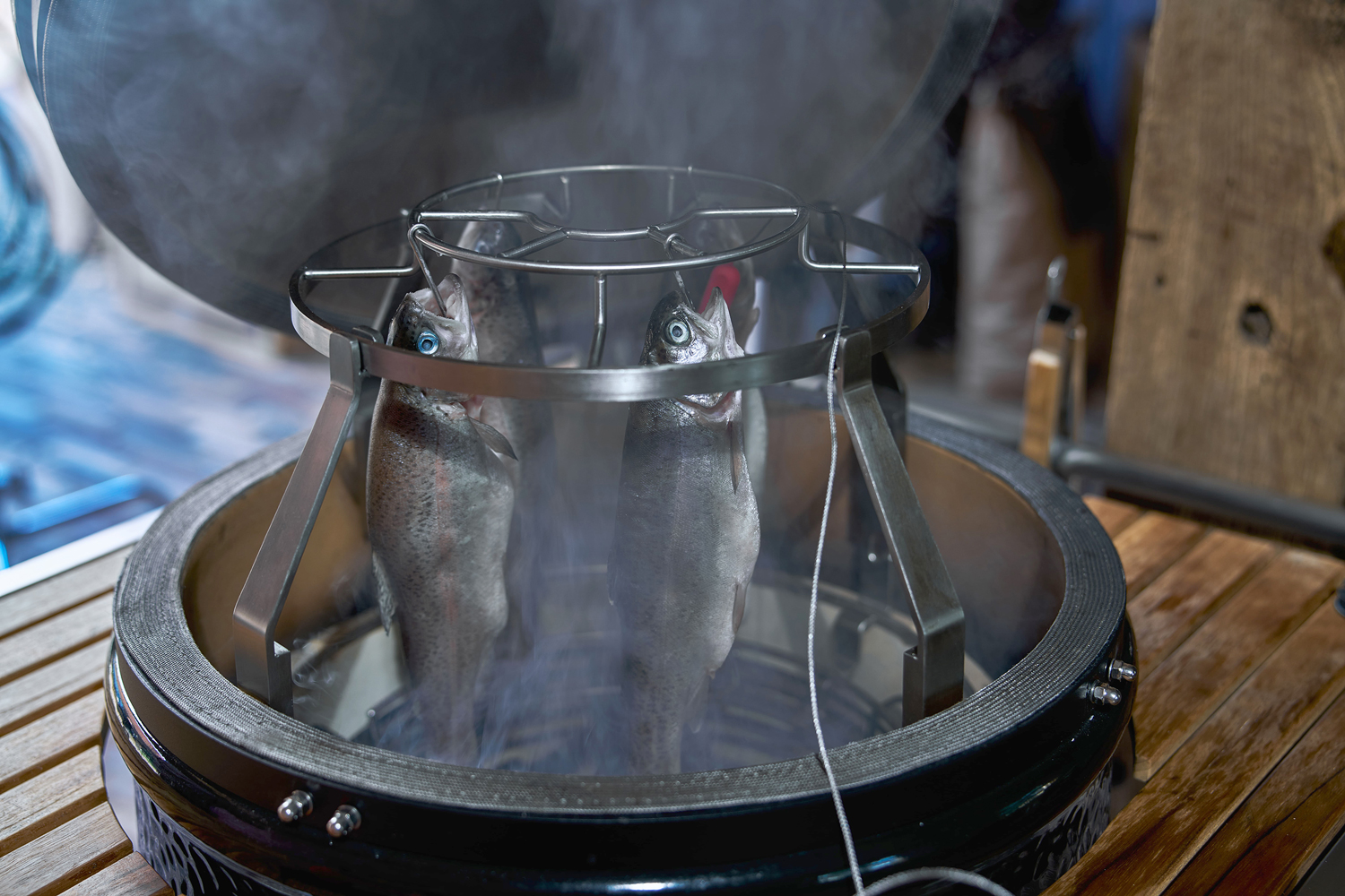 Monolith Grill TWO.55 - MIT Gestell und Seitentischen - inkl. Smoke Set – Bild 3