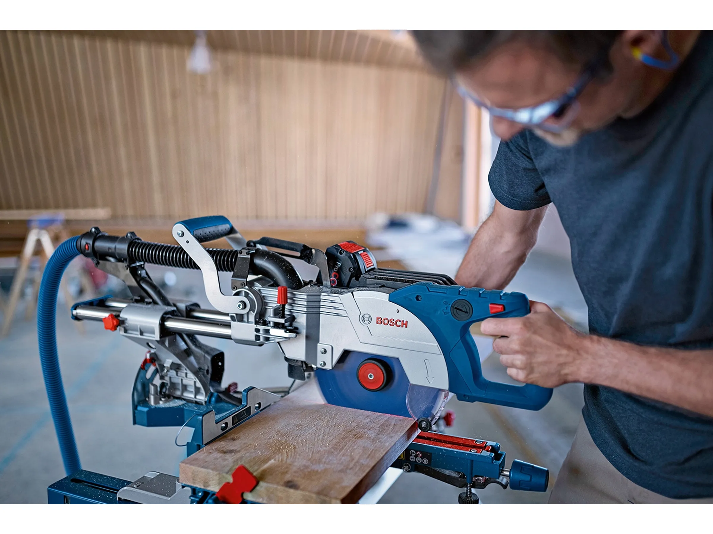 Bosch Professional Akku-Kapp- und Gehrungssäge GCM 18 V-216 DC – Bild 10